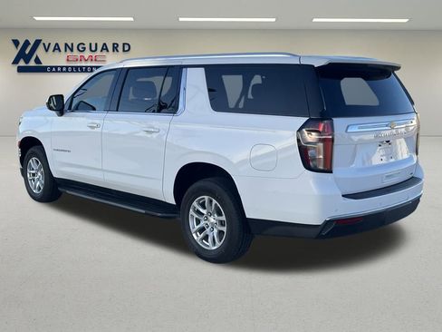 Used 2024 Chevrolet Suburban LT image 3