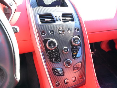 Used 2014 Aston Martin Vanquish Coupe image 27