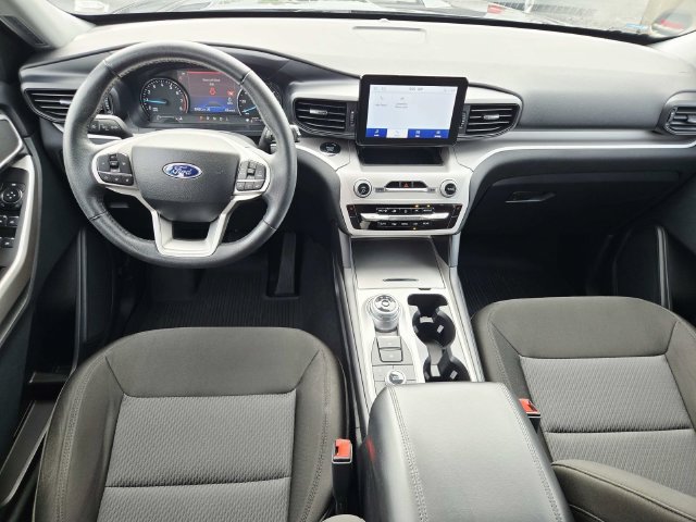 Used 2024 Ford Explorer XLT AWD/4WD image 6