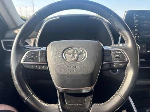 Used 2020 Toyota Highlander XLE AWD/4WD image 9