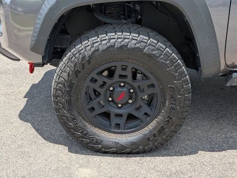 Used 2021 Toyota Tacoma TRD Off-Road w/ Technology Package AWD/4WD image 9