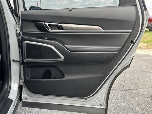 Used 2025 Kia Telluride EX X-Line image 17
