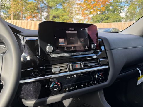 New 2025 Nissan Pathfinder SV image 13