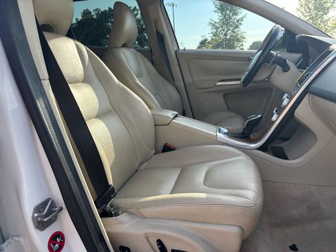 Used 2015 Volvo XC60 T6 w/ Proximity Package FWD image 5