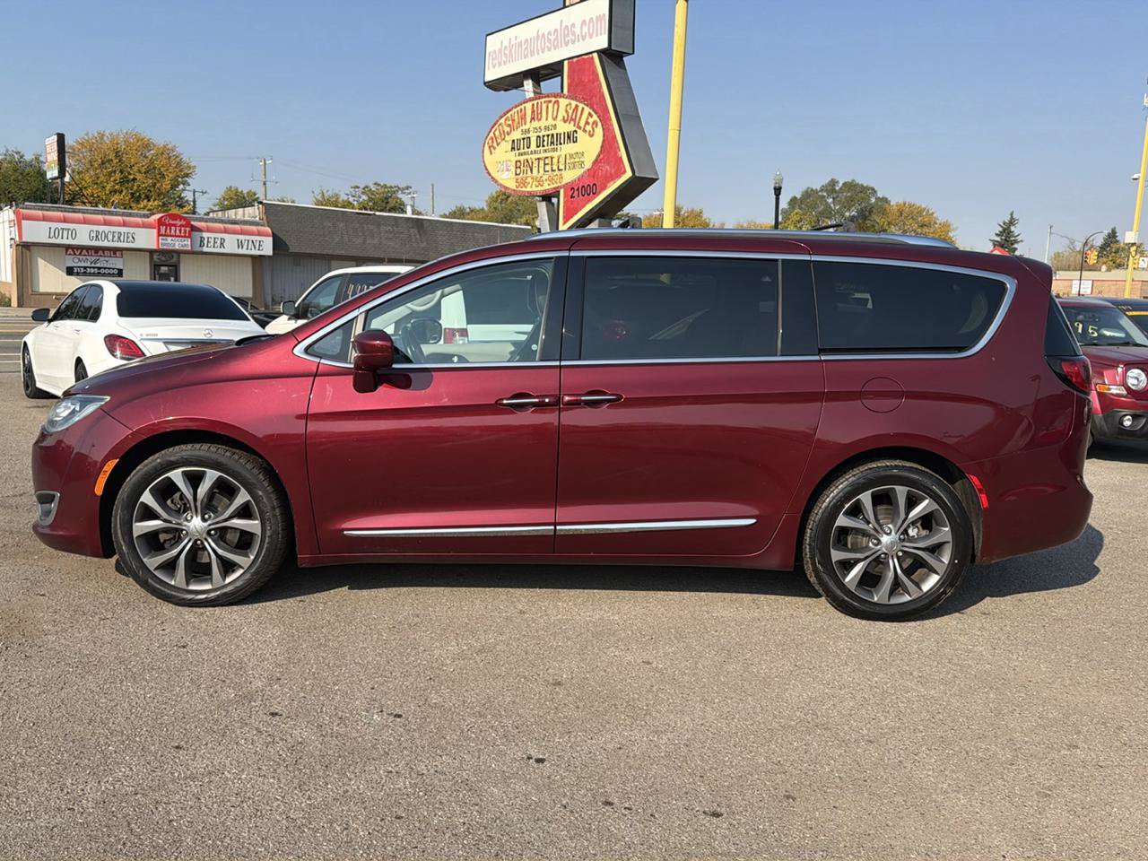 Used 2017 Chrysler Pacifica Touring-L Plus w/ Tire & Wheel Group FWD image 2