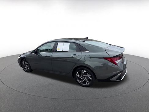 Used 2025 Hyundai Elantra Limited image 10