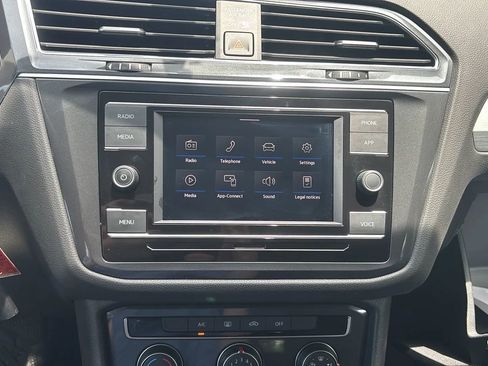 Used 2020 Volkswagen Tiguan S FWD image 10
