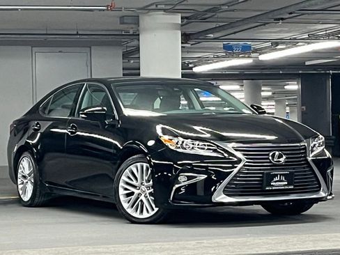Used 2018 Lexus ES 350 w/ Luxury Package w/Wood Trim image 2