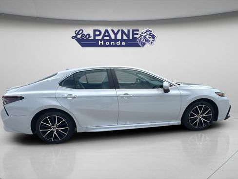 Used 2023 Toyota Camry SE FWD image 4
