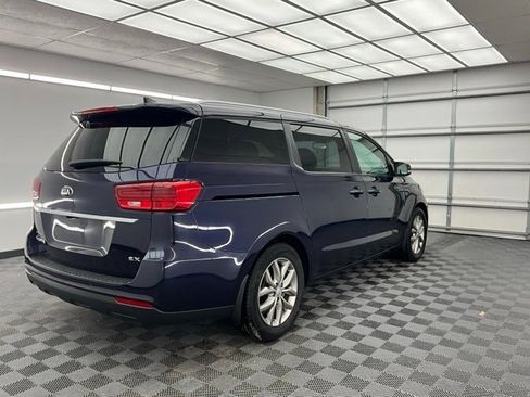Used 2021 Kia Sedona EX image 3