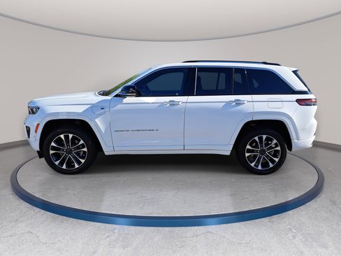 Used 2023 Jeep Grand Cherokee Overland w/ Advanced Protech Group III image 8