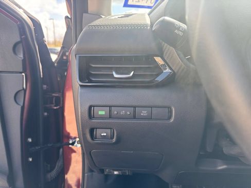 Used 2025 Nissan Sentra SV FWD image 32