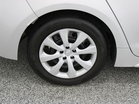 Used 2025 Toyota Corolla LE FWD image 6
