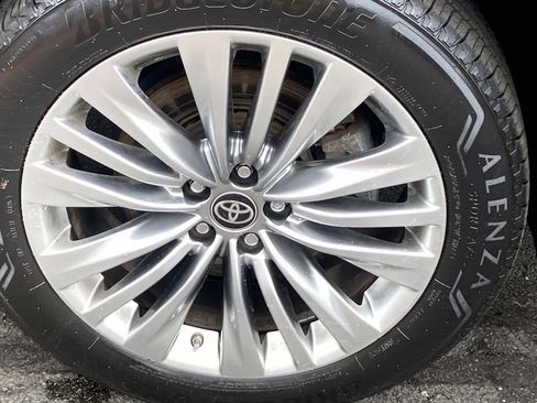 Used 2024 Toyota Highlander Platinum AWD/4WD image 32