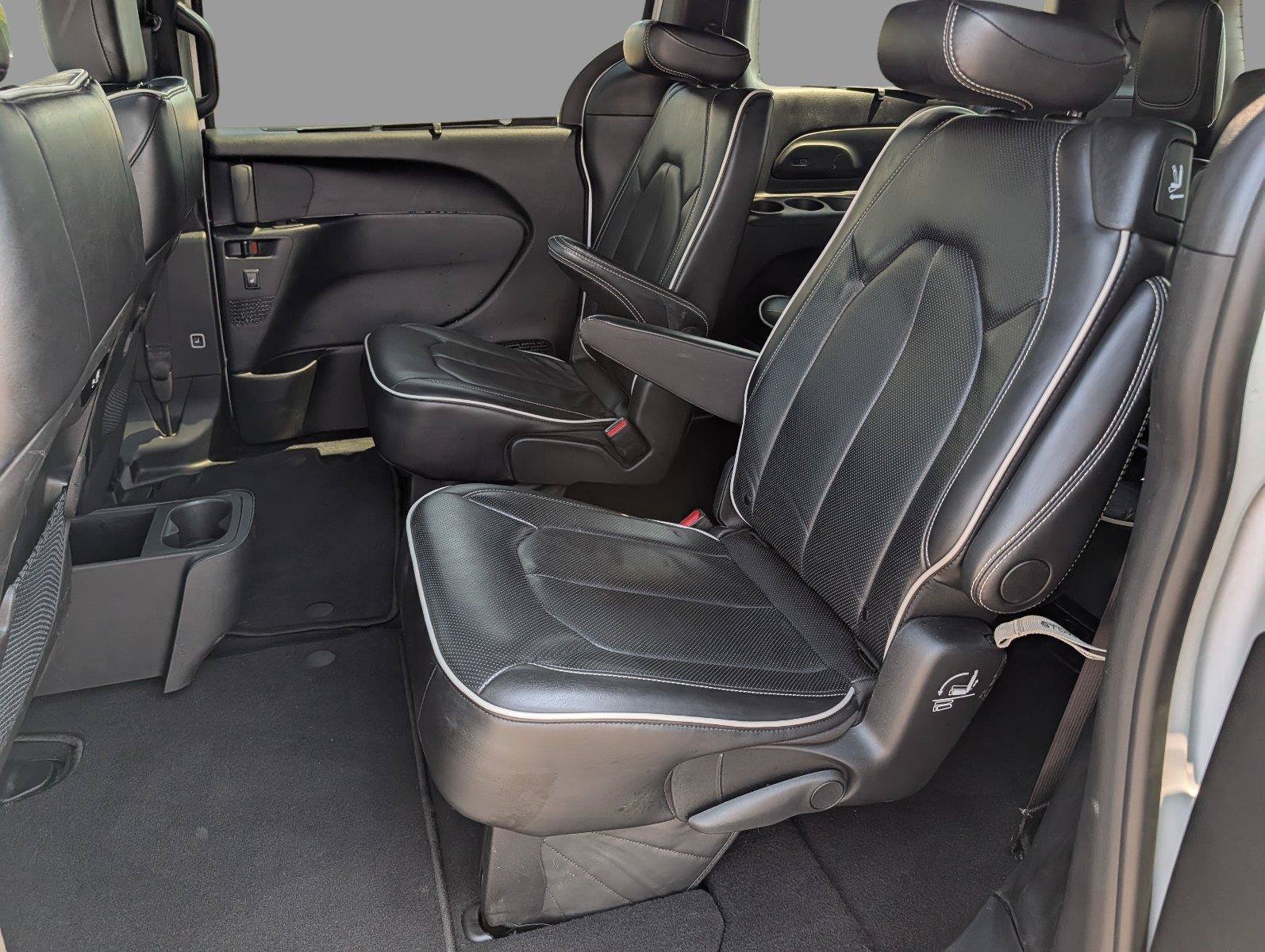 Used 2025 Chrysler Pacifica Limited FWD image 33
