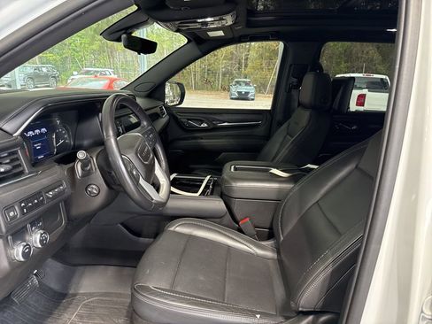 Used 2021 GMC Yukon XL Denali w/ Denali Premium Package image 8