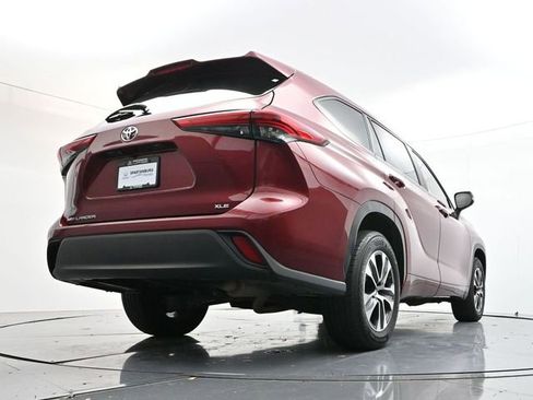 Used 2023 Toyota Highlander XLE image 45