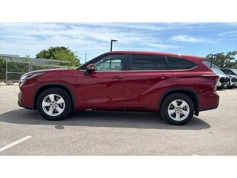 Certified 2025 Toyota Highlander LE AWD/4WD image 10
