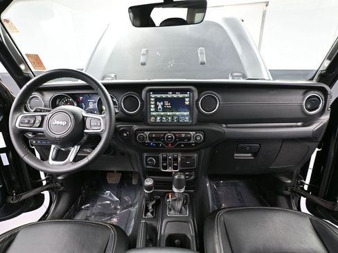 Used 2023 Jeep Wrangler Unlimited Sahara image 24