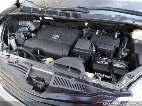 Used 2014 Toyota Sienna LE FWD image 22