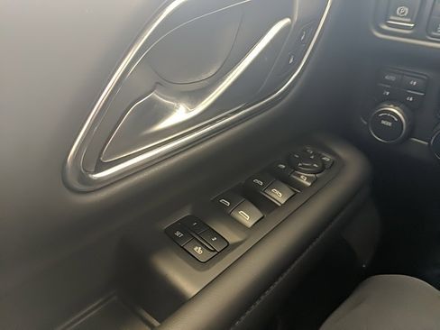 Used 2022 Chevrolet Suburban Z71 w/ Luxury Package image 32