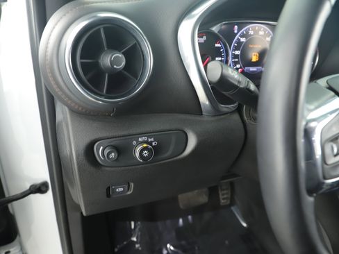 Used 2022 Chevrolet Blazer Premier image 11