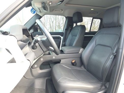 Used 2023 Land Rover Defender 130 SE image 9