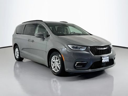 Used 2022 Chrysler Pacifica Touring-L FWD image 4