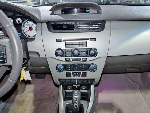 Used 2010 Ford Focus SEL image 31