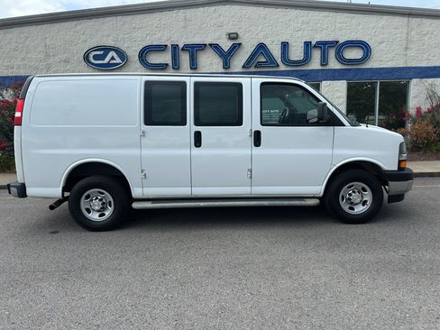 Used 2021 Chevrolet Express 2500 w/ Driver Convenience Package RWD image 3