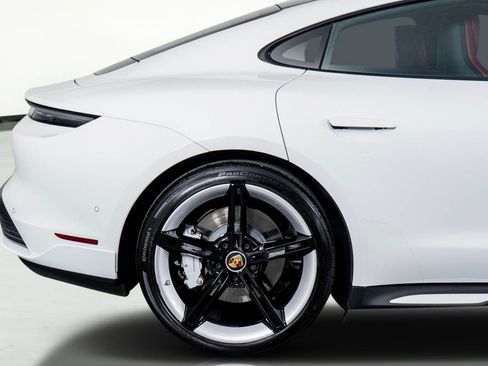 Used 2024 Porsche Taycan 4S w/ Premium Package image 25