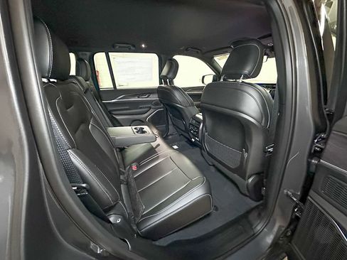 New 2025 Jeep Grand Cherokee Limited w/ Black Appearance Package image 4