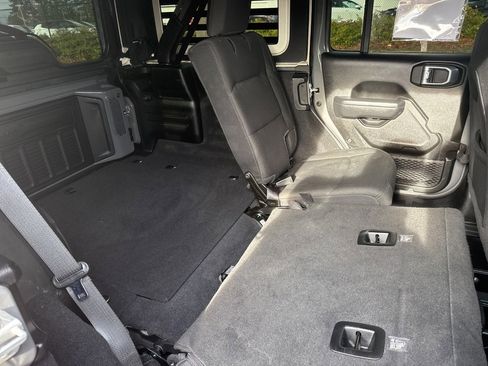 Used 2022 Jeep Wrangler Unlimited Sport image 28