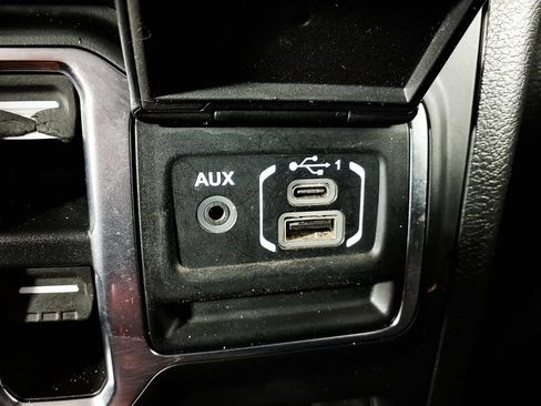 Used 2021 Jeep Wrangler Unlimited Rubicon AWD/4WD image 25