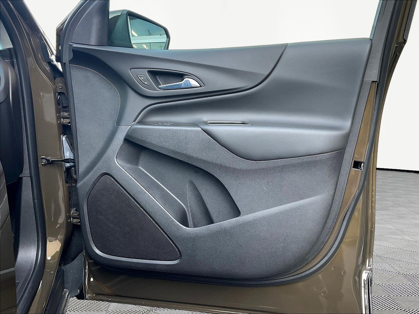 Used 2024 Chevrolet Equinox LT FWD image 27