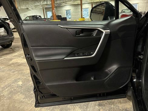 Certified 2021 Toyota RAV4 LE image 28
