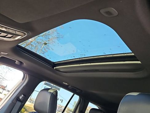 New 2025 Jeep Grand Cherokee Altitude image 7