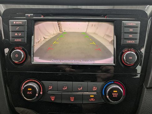 Used 2018 Nissan Rogue SV FWD image 11