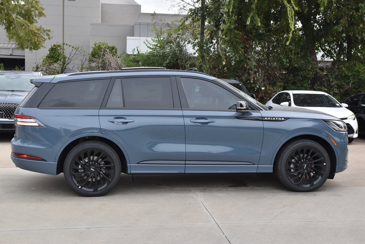 New 2027 Lincoln Aviator Reserve w/ Jet Appearance Package RWD image 5