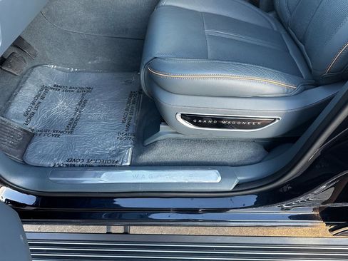 Used 2022 Jeep Grand Wagoneer Series II w/ Flexible Seating Group image 20