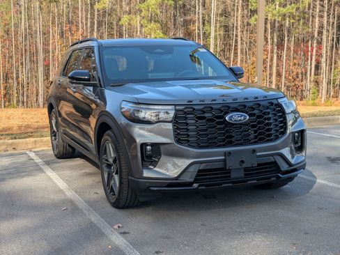 New 2026 Ford Explorer ST-Line w/ ST-Line Street Pack image 2