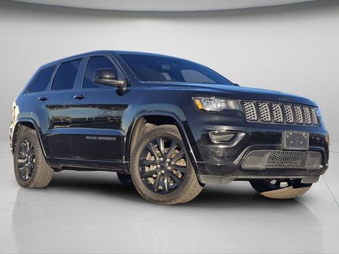 Used 2020 Jeep Grand Cherokee Altitude image 2