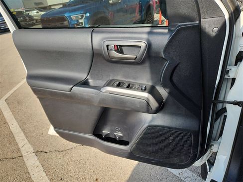 Used 2021 Toyota Tacoma TRD Off-Road w/ Technology Package image 15