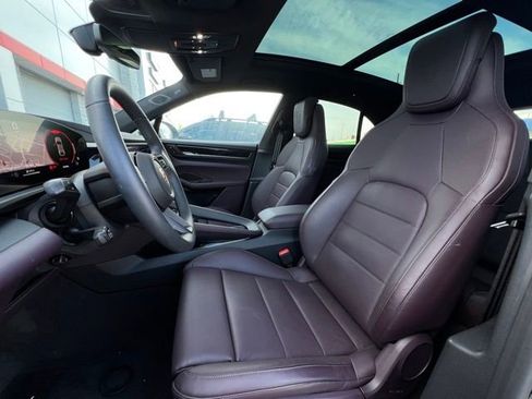 Used 2025 Porsche Macan 4 Electric image 28