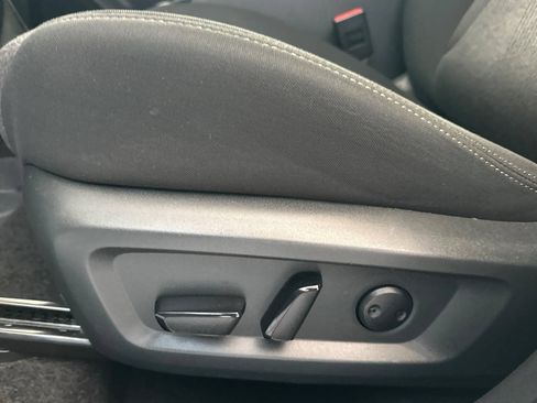 Used 2024 Nissan Rogue SV AWD/4WD image 13
