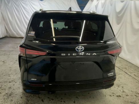 Used 2022 Toyota Sienna Limited image 7