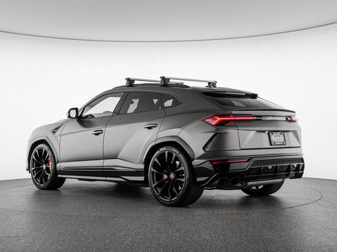 Used 2022 Lamborghini Urus AWD/4WD image 3