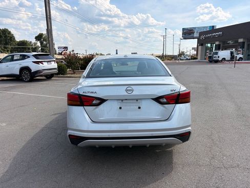 Used 2024 Nissan Altima 2.5 SV FWD image 6
