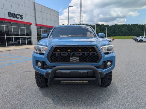 Used 2019 Toyota Tacoma TRD Off-Road AWD/4WD image 8