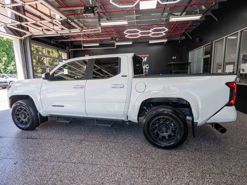 Certified 2025 Toyota Tacoma SR5 AWD/4WD image 3
